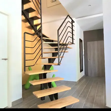 Chic Duplex In With Parking Apartment