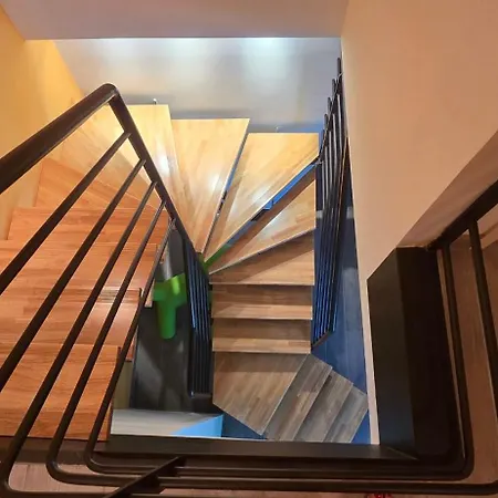 Duplex Chic à Avec Parking